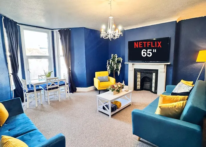 Spacious Central And Chic 65 Tv
